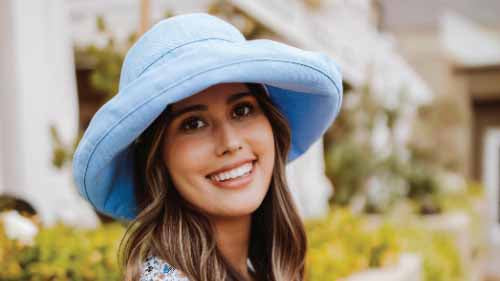 Cotton and linen summer accessories. Hats, sun visors and beach bags. Best cotton hats for breathability, comfort and sun protection.